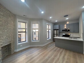 423 W Belden Ave, Unit 438-22 in Chicago, IL - Foto de edificio - Building Photo