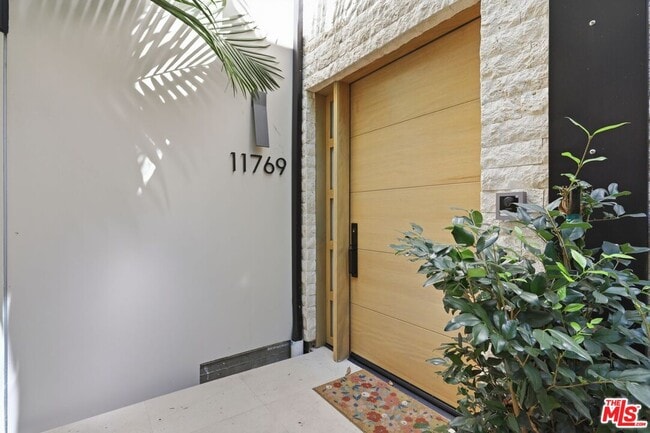 11769 Bellagio Rd in Los Angeles, CA - Building Photo - Building Photo