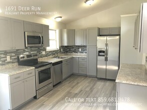 1691 Deer Run Dr in Burlington, KY - Foto de edificio - Building Photo