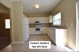 2010 SW 112th Ter in Miramar, FL - Foto de edificio - Building Photo