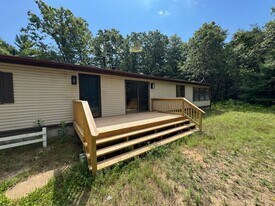 2995 S Pine Ave in White Cloud, MI - Building Photo