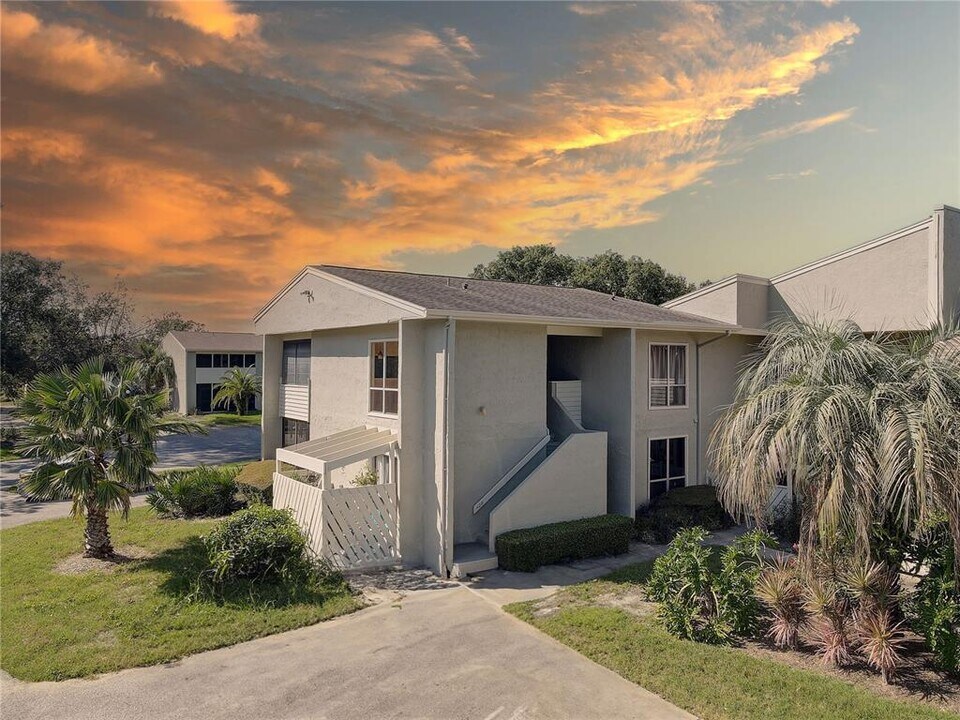 428 Windrush Bay Dr in Tarpon Springs, FL - Building Photo