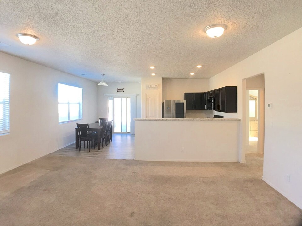 30 Dos Hermanas Ct in Los Lunas, NM - Building Photo