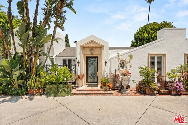512 N Canon Dr in Beverly Hills, CA - Building Photo - Building Photo