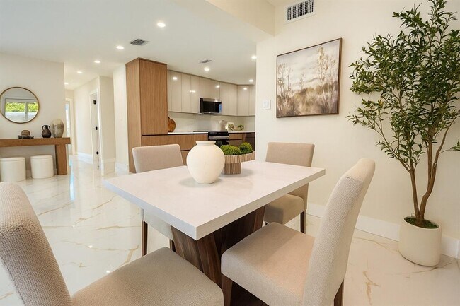 3801 NE 16th Ter in Oakland Park, FL - Foto de edificio - Building Photo