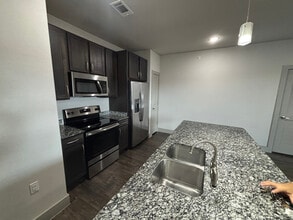 20400 Marketplace Ave in Kyle, TX - Building Photo - Building Photo