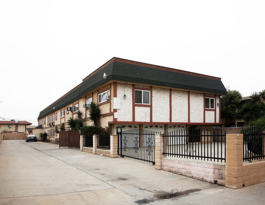 1102 Larimore Ave in La Puente, CA - Building Photo