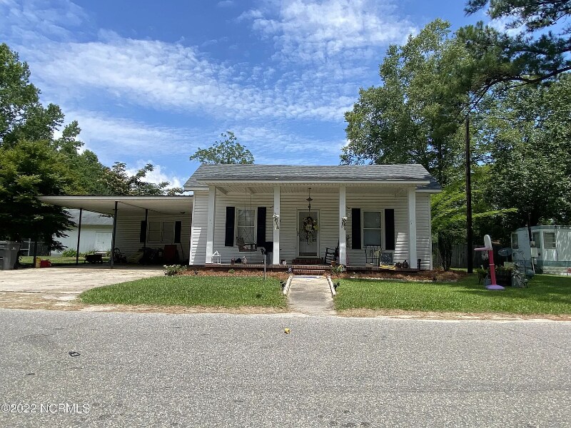 220 W 3rd Ave in Chadbourn, NC - Foto de edificio
