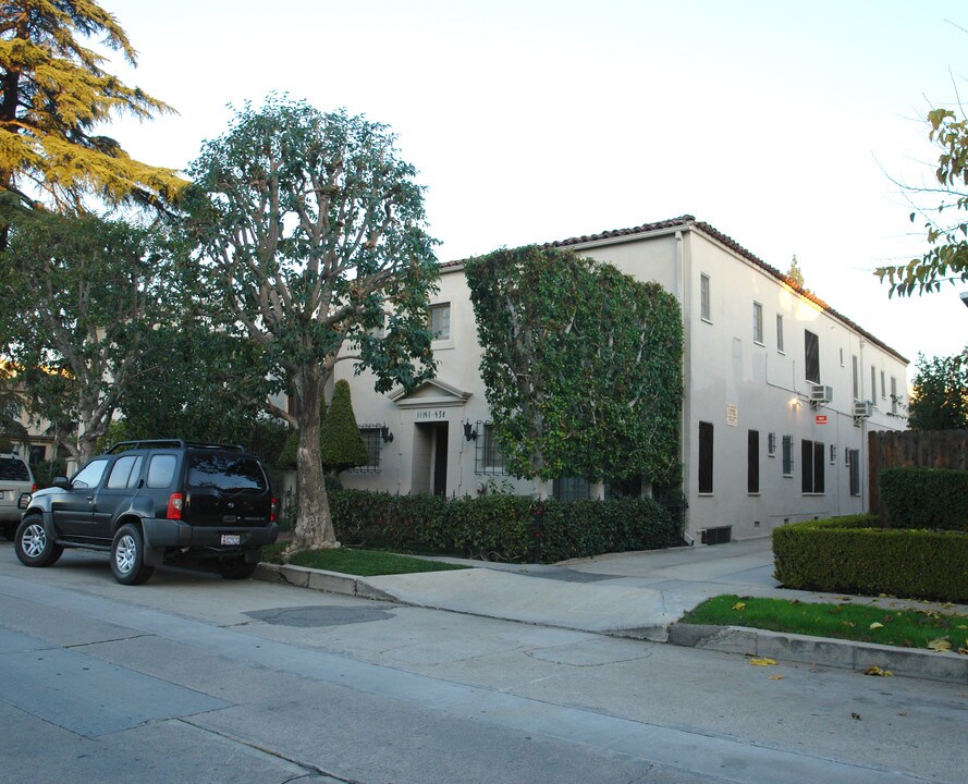 11141-11143 1/2 Hesby St in North Hollywood, CA - Building Photo
