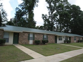Robertsdale Villas in Robertsdale, AL - Building Photo