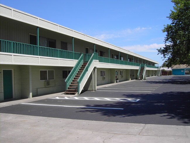 Starvista Apartments in Kennewick, WA - Foto de edificio - Building Photo