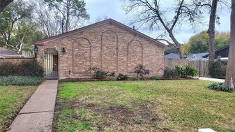 12531 Hazelwood Ln in Houston, TX - Building Photo