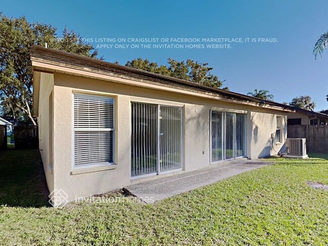 1205 Bloom Hill Ave in Valrico, FL - Building Photo - Building Photo