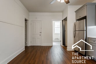 3135 N Oakley Ave, Unit CH2 in Chicago, IL - Building Photo - Building Photo