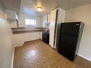 5610 Royal Palms St in Houston, TX - Building Photo - Building Photo