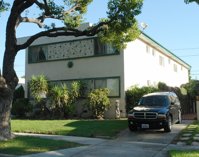 3333 Perlita Ave in Los Angeles, CA - Building Photo - Building Photo