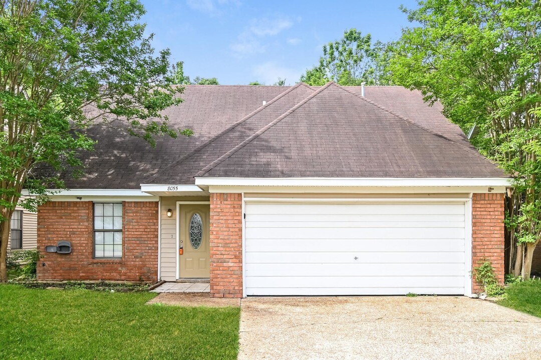 8055 Port Douglas Cove in Memphis, TN - Building Photo