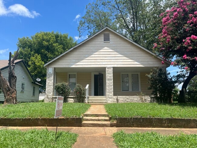 property at 1024 Moulton St E