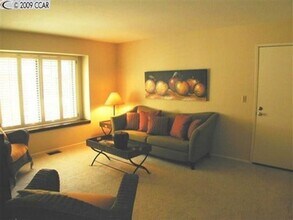 26 Hansen Ct in Moraga, CA - Building Photo - Building Photo
