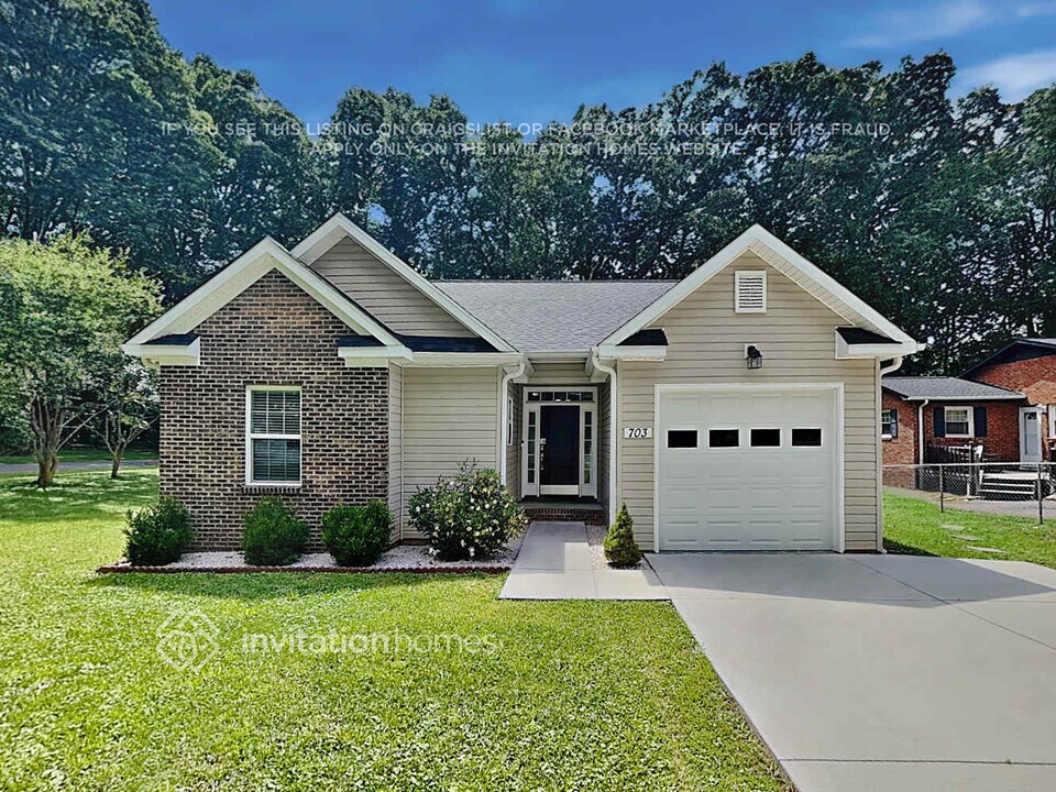703 Phoenix St in Statesville, NC - Building Photo