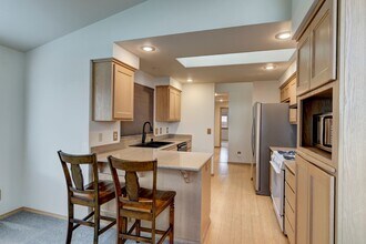 2360 SW Vista Park Dr in Oak Harbor, WA - Building Photo - Building Photo