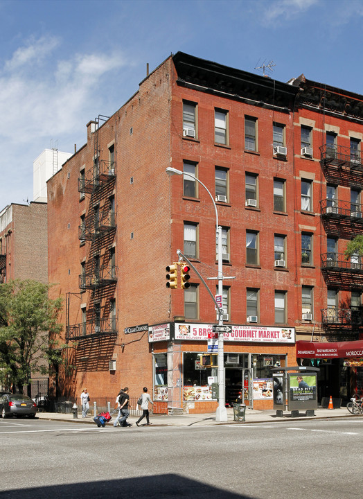 689 Tenth Ave in New York, NY - Foto de edificio