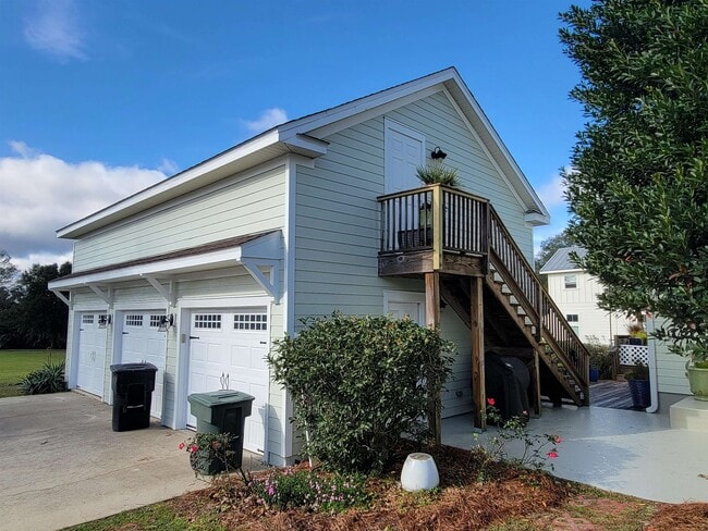 property at 3060 Dickinson Dr