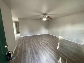 5735 Spanish Flat in San Antonio, TX - Building Photo - Building Photo