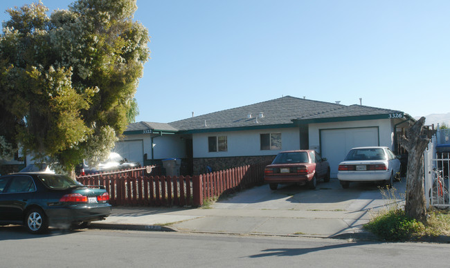 3322-3326 Locke Dr in San Jose, CA - Foto de edificio - Building Photo