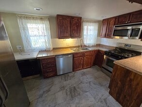 653 Sloop Rd in Pittsburgh, PA - Building Photo - Building Photo