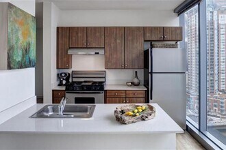 332 E Wacker Dr in Chicago, IL - Building Photo - Building Photo