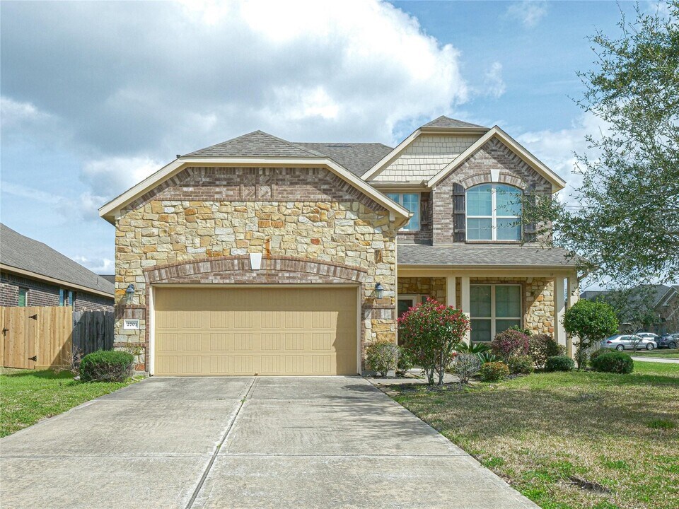 2701 Camden Hills Ln in Houston, TX - Building Photo