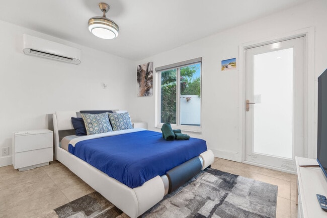 2425 NE 25th Pl in Fort Lauderdale, FL - Building Photo - Building Photo