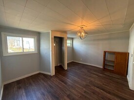 925 Broadway Ave in East Butler, PA - Building Photo