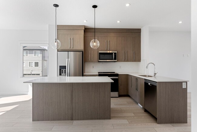 280 Chelsea Rd in Chestermere, AB - Building Photo - Building Photo