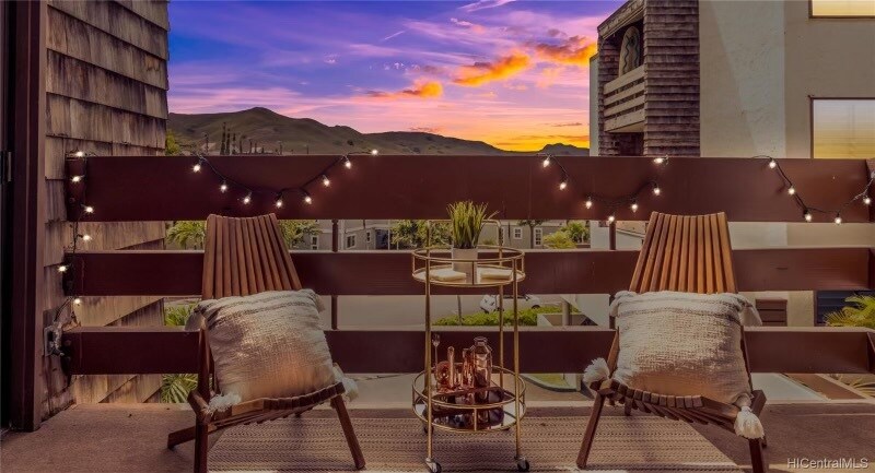 1015 Aoloa Pl in Kailua, HI - Building Photo