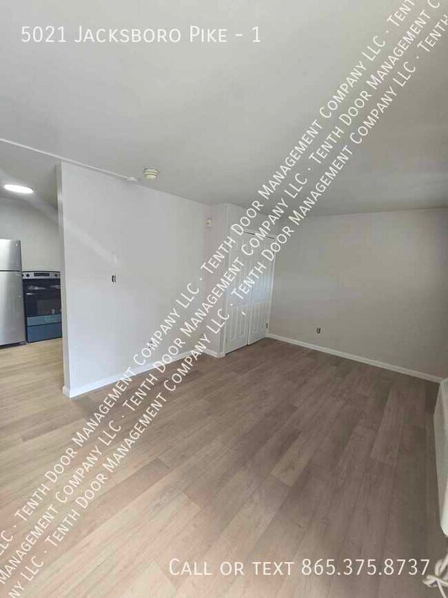 5021 Jacksboro Pike-Unit -1 in Knoxville, TN - Building Photo - Building Photo