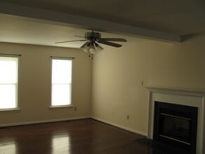 8100 Cypresstree Ln in Mechanicsville, VA - Building Photo - Building Photo