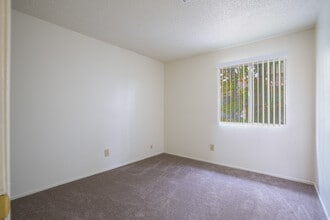 Oakwood Village in Antioch, CA - Building Photo - Interior Photo