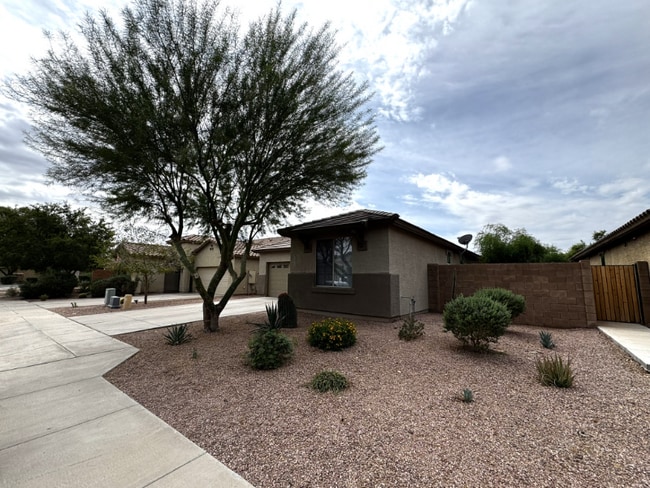 7828 S 68th Dr in Phoenix, AZ - Building Photo - Building Photo