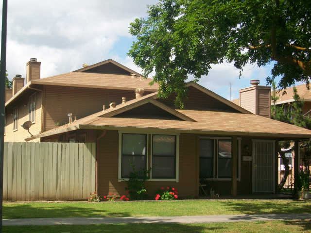 236 W 19th St in Merced, CA - Foto de edificio