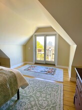423 Purgatory Rd, Unit Third Floor in Middletown, RI - Foto de edificio - Building Photo