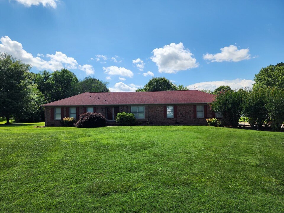 4301 Creemore Dr in Charlotte, NC - Building Photo