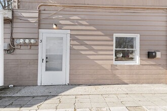 906 E Pine St in Midland, MI - Building Photo - Building Photo