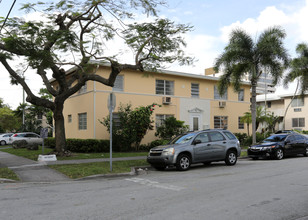 Beacon Manor in Coral Gables, FL - Building Photo - Building Photo