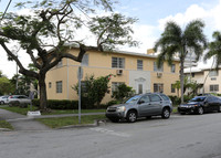 Beacon Manor in Coral Gables, FL - Foto de edificio - Building Photo