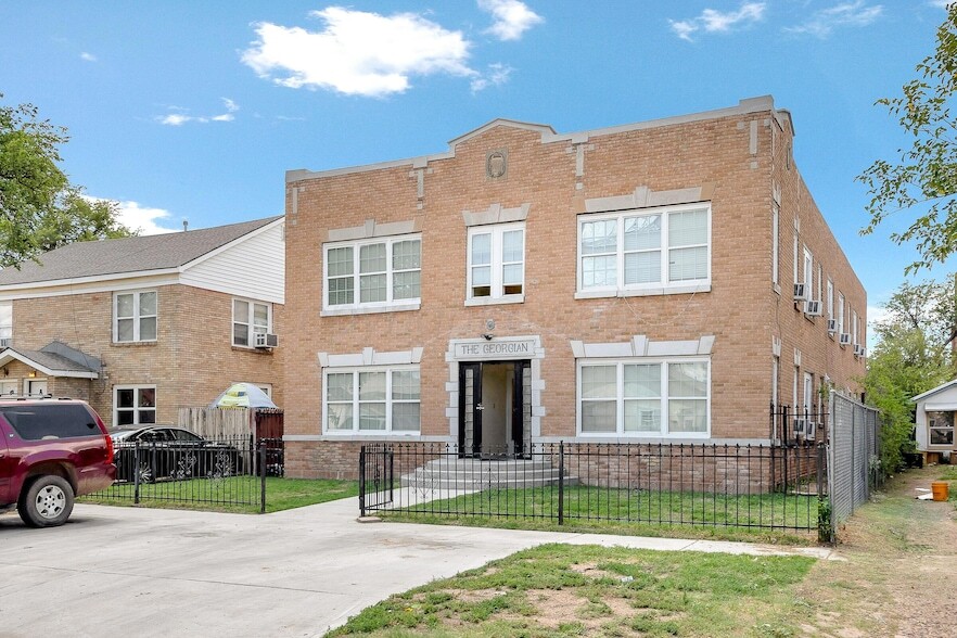 2218 S Taylor St in Amarillo, TX - Building Photo