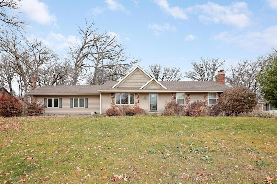 11333 Welcome Ave N in Champlin, MN - Foto de edificio
