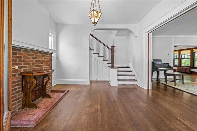 18 Elm Pl in Hastings On Hudson, NY - Building Photo - Building Photo