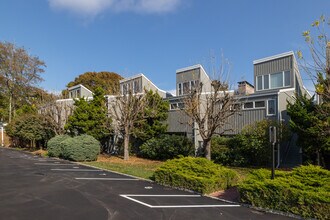 Hampton Mews Apartments in East Hampton, NY - Building Photo - Building Photo